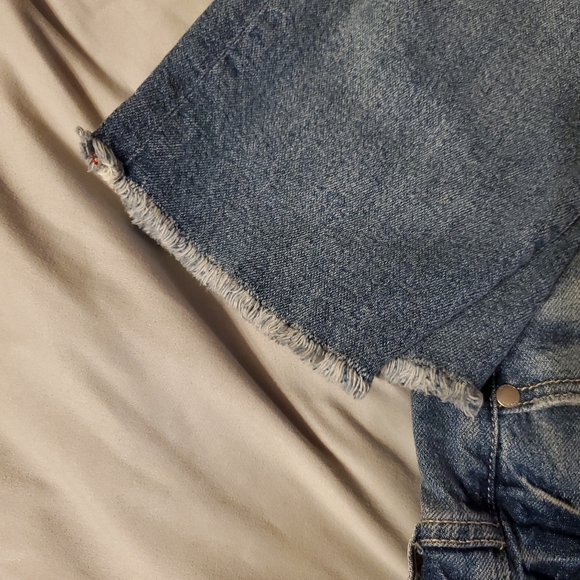 NWT Torrid distressed button fly jeans - Picture 4 of 5